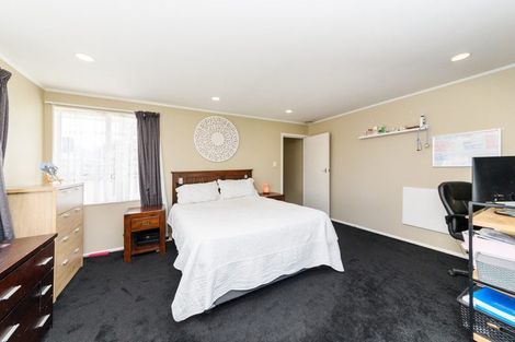 Photo of property in 92 Apollo Parade, Milson, Palmerston North, 4414