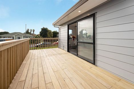 Photo of property in 2/24 Bernina Place, Weymouth, Auckland, 2103