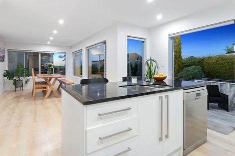 Photo of property in 1/18 Ridge Road, Waiake, Auckland, 0630