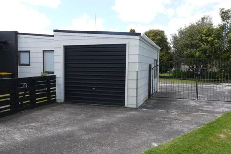 Photo of property in 33b Edgewater Parade, Waiuku, 2123