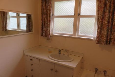 Photo of property in 7 Sunrise Boulevard, Tawa, Wellington, 5028