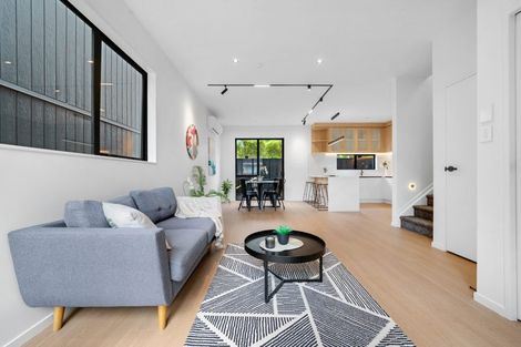Photo of property in 23b Wanaka Place, Pakuranga Heights, Auckland, 2010