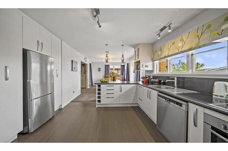 Photo of property in 108 Wainoni Road, Avondale, Christchurch, 8061