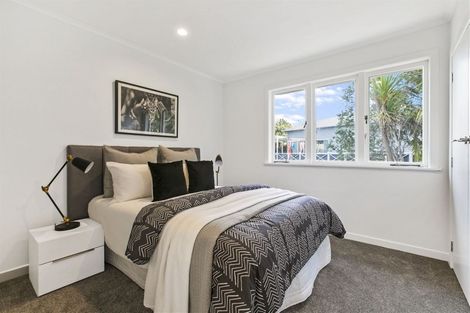 Photo of property in 1/35 Verran Road, Birkenhead, Auckland, 0626