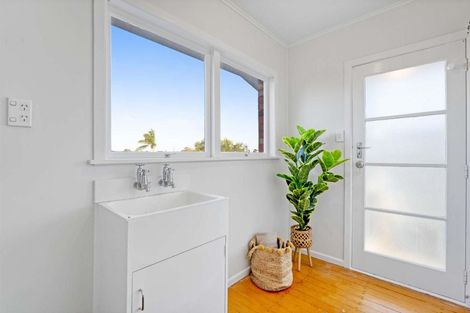 Photo of property in 1/22 Margaret Place, Milford, Auckland, 0620