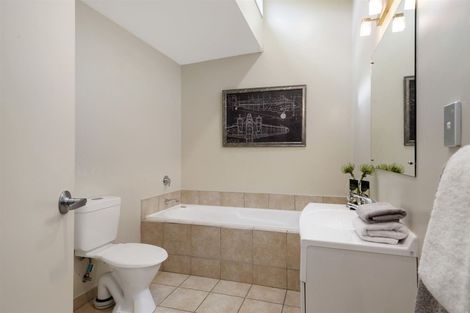 Photo of property in 2/71 Pupuke Road, Northcote, Auckland, 0627