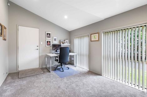 Photo of property in 1/40 Becroft Drive, Forrest Hill, Auckland, 0620