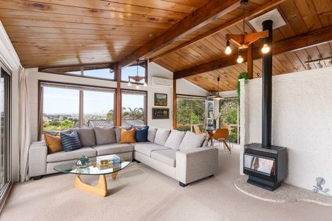 Photo of property in 12 Mcdowell Crescent, Hillcrest, Auckland, 0627