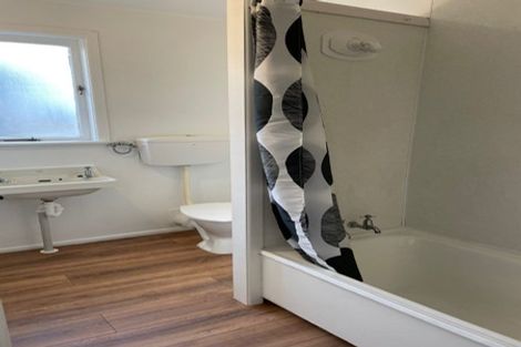 Photo of property in 3 Gloria Avenue, Te Atatu Peninsula, Auckland, 0610