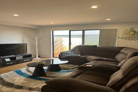 Photo of property in 2/119 Bruce Mclaren Road, Henderson, Auckland, 0612