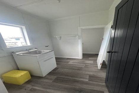 Photo of property in 30 Anzac Avenue, Onekawa, Napier, 4110