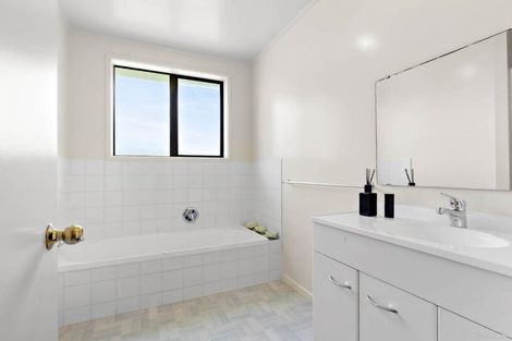 Photo of property in 9 Clover Drive, Henderson, Auckland, 0610