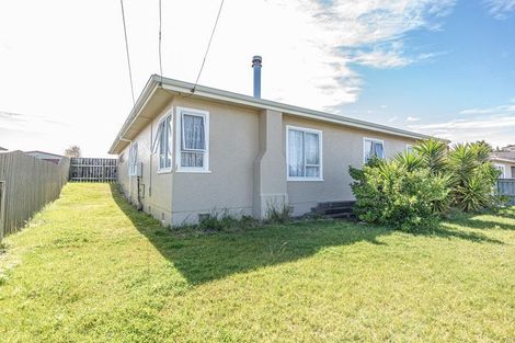 Photo of property in 32 Hood Street, Castlecliff, Whanganui, 4501