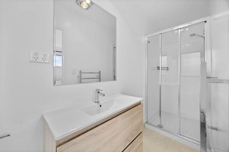 Photo of property in 1/233 Great North Road, Henderson, Auckland, 0612
