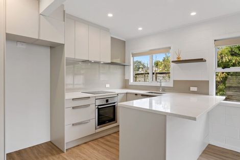 Photo of property in 1/2 Flavia Close, Torbay, Auckland, 0630