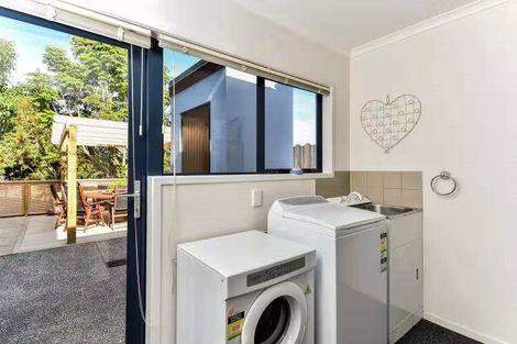 Photo of property in 14 Sonoma Crescent, Oteha, Auckland, 0632