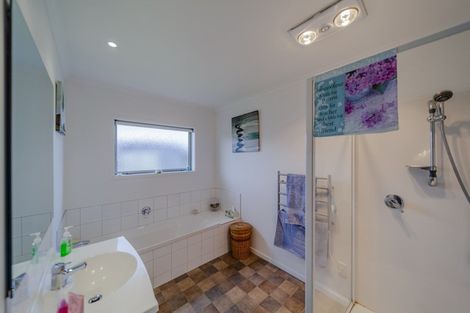 Photo of property in 82 Belgrove Drive, Waipukurau, 4200