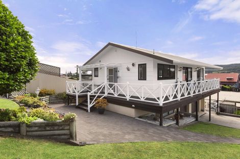 Photo of property in 51 Wallis Street, Raglan, 3225