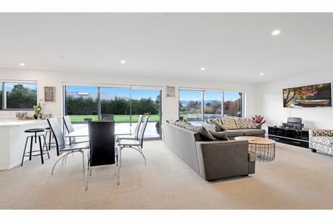 Photo of property in 205 High Street, Oxford, 7430