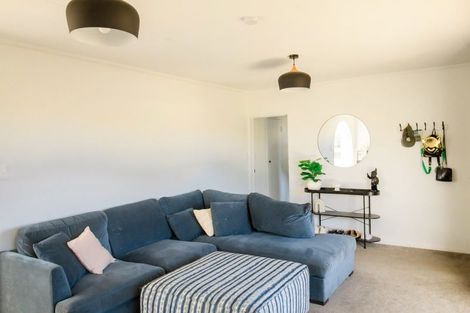 Photo of property in 32 Palliser Place, Milson, Palmerston North, 4414
