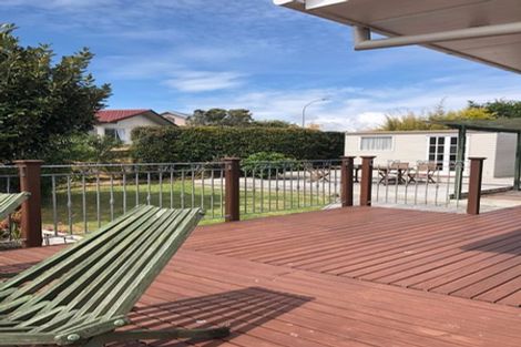 Photo of property in 9 Dalwhinnie Parade, Highland Park, Auckland, 2010