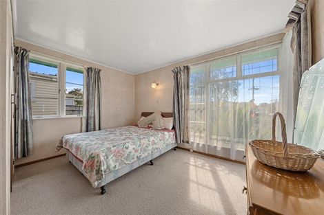 Photo of property in 9 Kuaka Place, New Lynn, Auckland, 0600