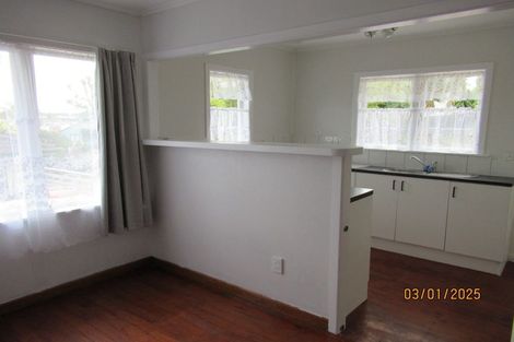 Photo of property in 17 Oreil Avenue, West Harbour, Auckland, 0618