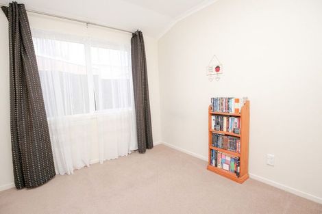 Photo of property in 29a Turville Crescent, Newlands, Wellington, 6037