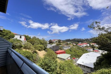 Photo of property in 1/93a Kelburn Parade, Kelburn, Wellington, 6012
