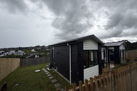 Photo of property in 6 Whenuateitei Crescent, Stanmore Bay, Whangaparaoa, 0932