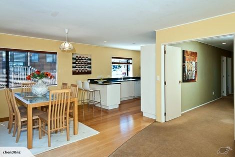 Photo of property in 52 Carlisle Road, Browns Bay, Auckland, 0630
