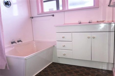 Photo of property in 37 St Leonards Road, Kelston, Auckland, 0602