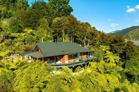 Photo of property in 259 Queen Charlotte Drive, Havelock, Picton, 7281