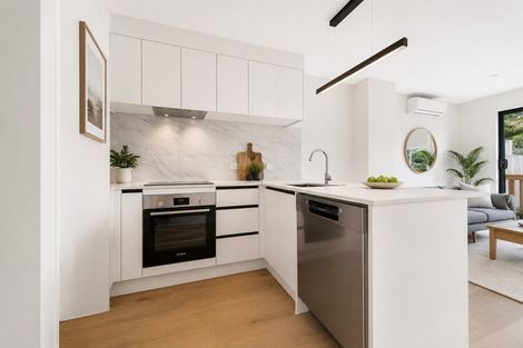 Photo of property in 8/11 Stottholm Road, Titirangi, Auckland, 0604