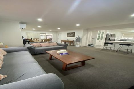 Photo of property in 40 Baverstock Road, Flat Bush, Auckland, 2016