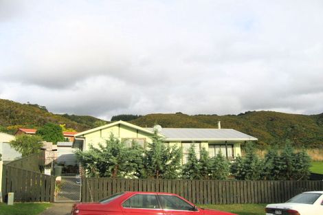 Photo of property in 17 Oaklands Grove, Clouston Park, Upper Hutt, 5018