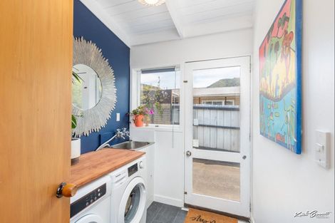 Photo of property in 38 Larchmont Grove, Totara Park, Upper Hutt, 5018