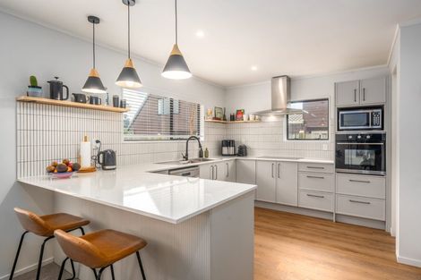 Photo of property in 8 Furlong Crescent, Churton Park, Wellington, 6037