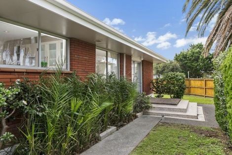 Photo of property in 2/27a Eastern Beach Road, Eastern Beach, Auckland, 2012