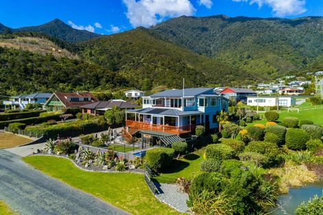 Photo of property in 27 The Parade, Okiwi Bay, French Pass, 7193