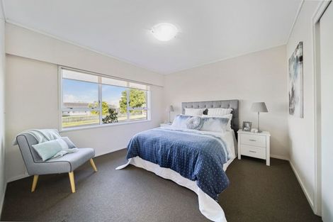 Photo of property in 2a Kurnell Drive, Botany Downs, Auckland, 2010