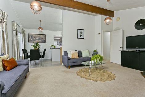 Photo of property in 1/100 Lynn Road, Bayview, Auckland, 0629