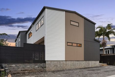 Photo of property in 21d Neal Avenue, Glenfield, Auckland, 0629