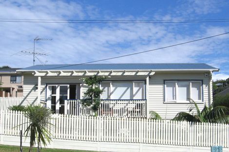 Photo of property in 2/18 Sandown Road, Rothesay Bay, Auckland, 0630