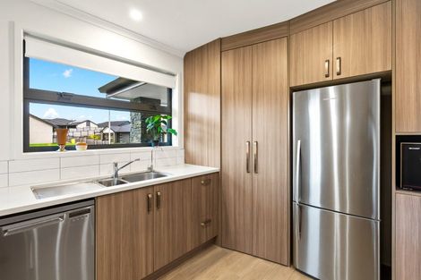 Photo of property in 18 Sycamore Drive, Sunnynook, Auckland, 0620