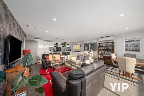 Photo of property in 5 Spitfire Place, Newlands, Wellington, 6037