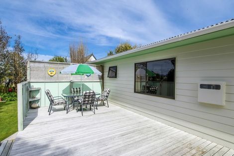 Photo of property in 2 Sand Dune Grove, Waikawa Beach, Levin, 5573