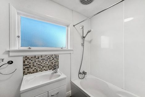 Photo of property in 28 Taurima Street, Hei Hei, Christchurch, 8042