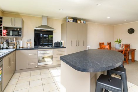 Photo of property in 21 Cleveland Heights, Kelvin Grove, Palmerston North, 4414