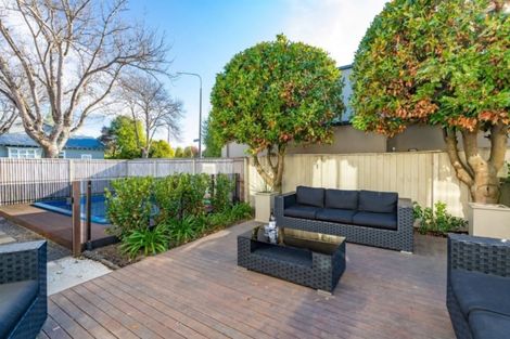 Photo of property in 16 Dee Street, St Albans, Christchurch, 8014